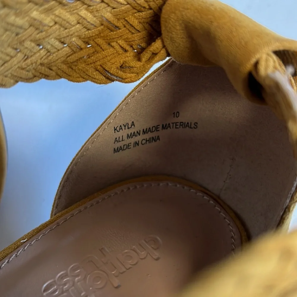 Mustard colored heels - Picture 3 of 7